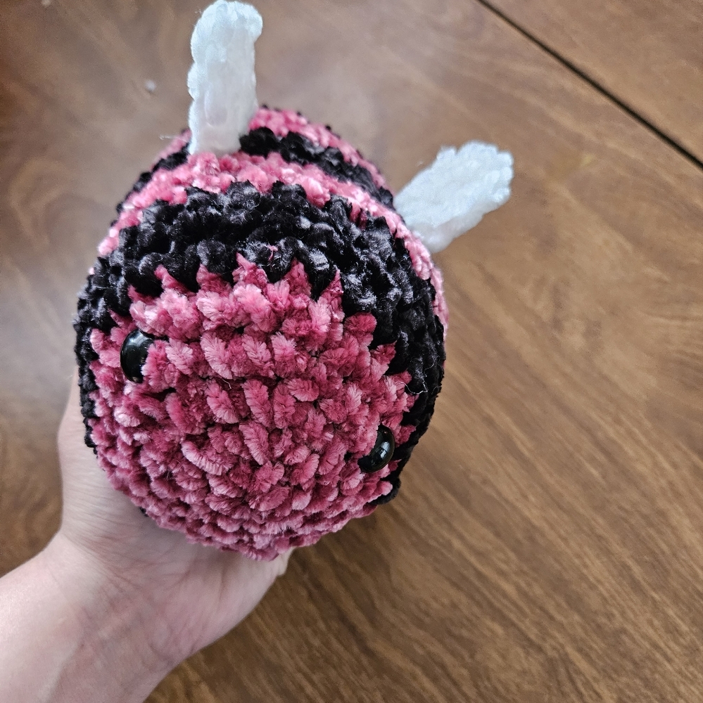 Crochet Velvet Raspberry Bee - Picture 6 of 15